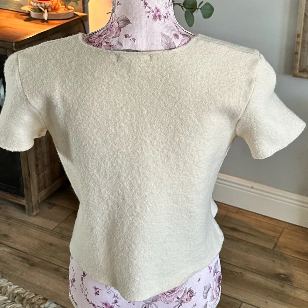 Banana Republic Cream Short Sleeve Top - Picture 2 of 3